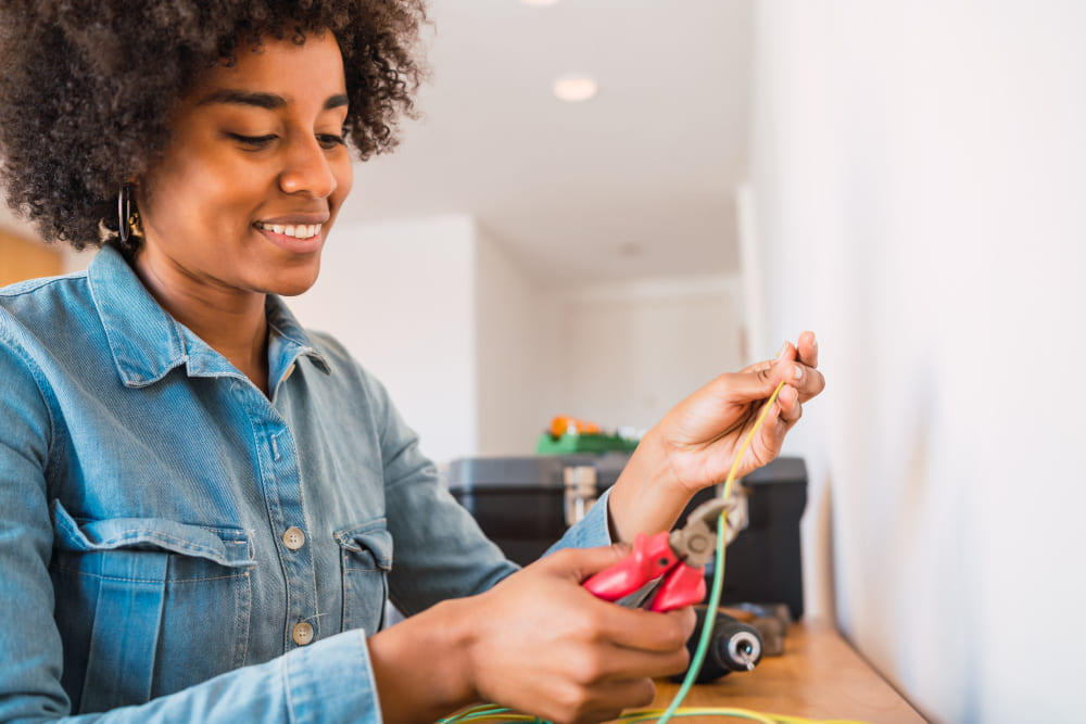 Como identificar problemas elétricos em casa