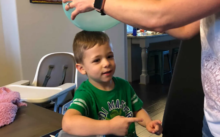 Experimentos de eletricidade estática para crianças