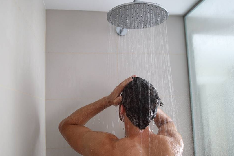 Como eliminar eletricidade estática do corpo
