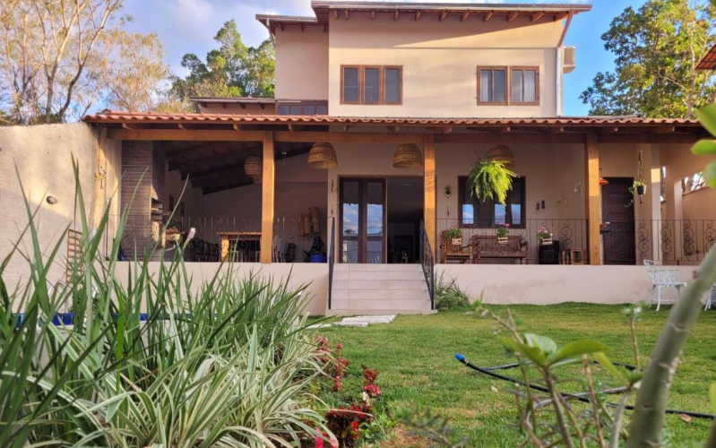 Fachada de uma casa grande