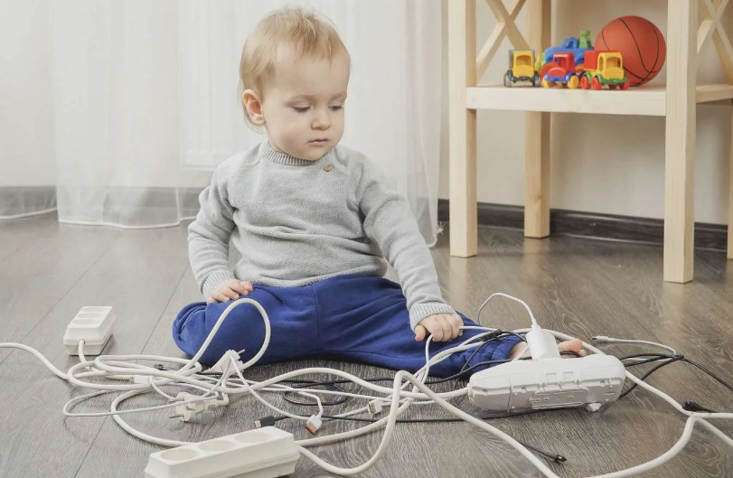 Mantenha Cabos e Fios Fora do Alcance Crianças