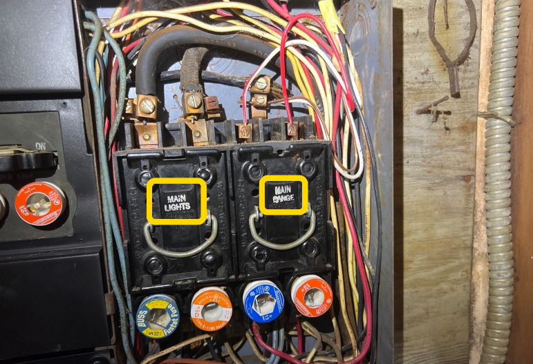 Quadro com fusíveis antigo 