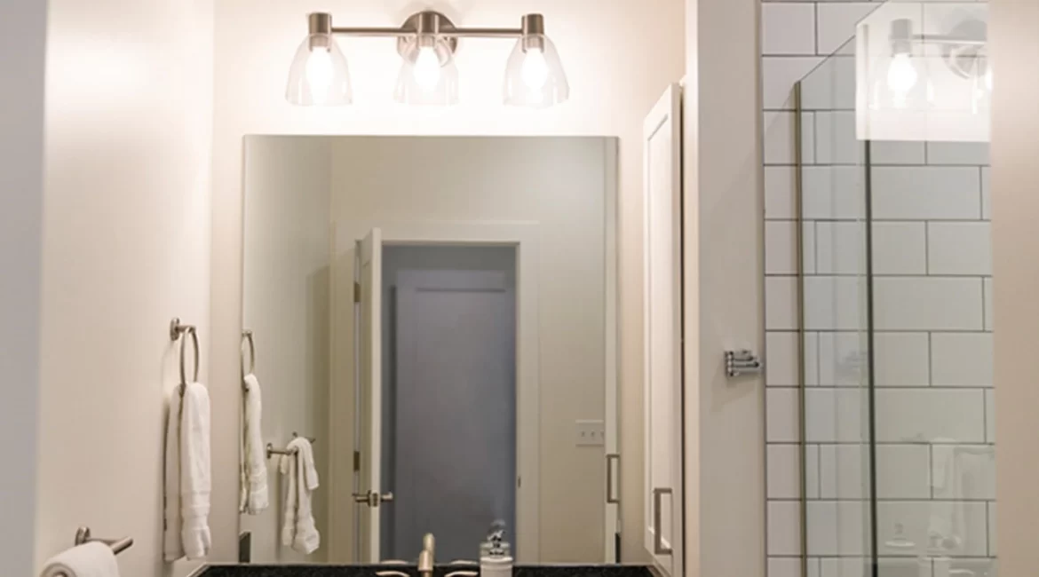 A melhor iluminação para banheiros sem janelas