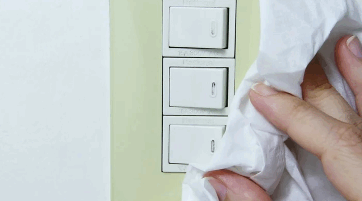 Como limpar tomadas e interruptores