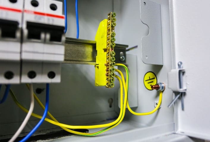 Por que a eletricidade precisa ser aterrada