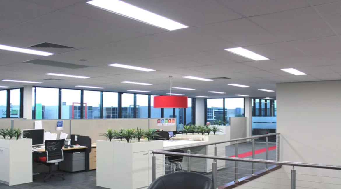 Benefícios de uma ótima iluminação para escritório