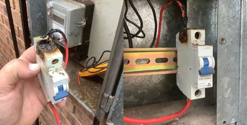 Técnico trocando um disjuntor defeituoso no quadro de energia