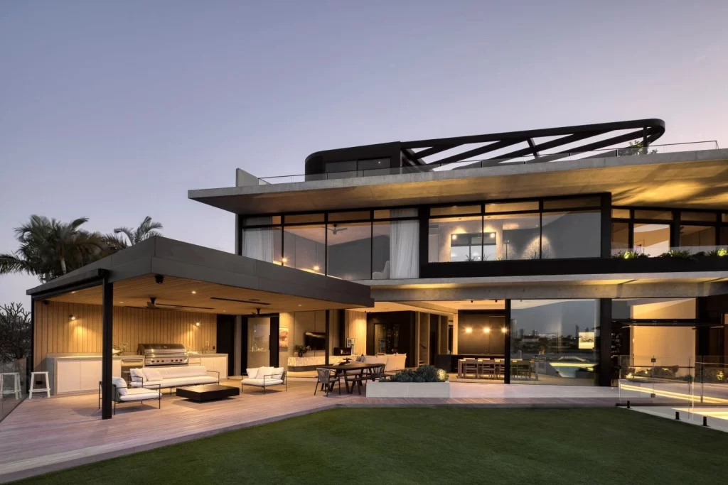 Iluminação de fachada da casa com tecnologia de automação para controle remoto e economia de energia