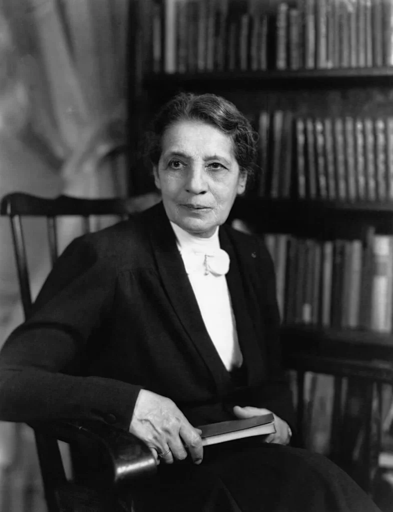 Lise Meitner, física nuclear pioneira em pesquisas sobre fissão atômica