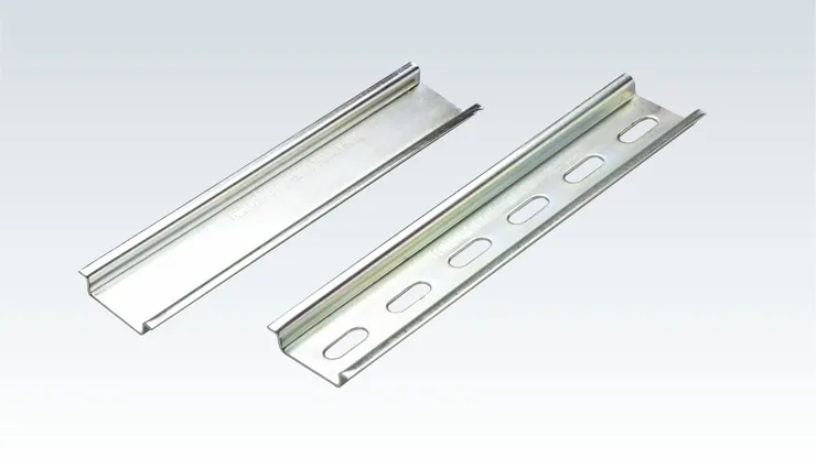 Trilhos de montagem DIN utilizados para fixação de dispositivos em quadros elétricos