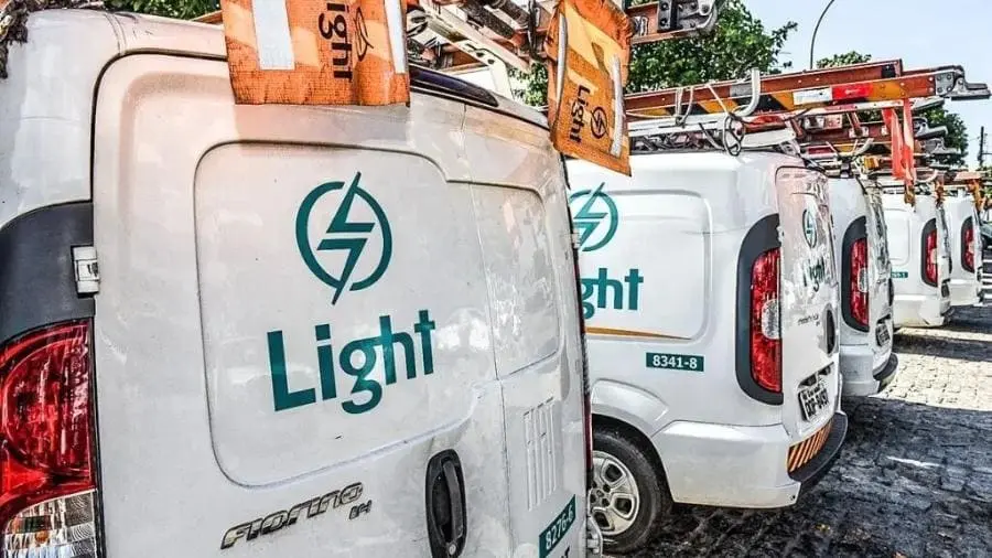 Frota de veículos da Light RJ em operação