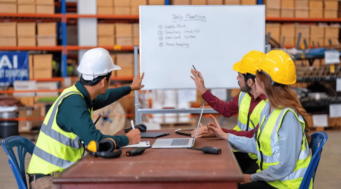 Sessão de onboarding de segurança industrial para novos colaboradores