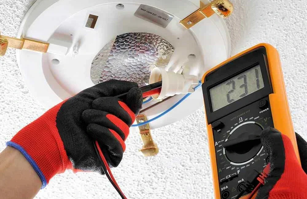 Manutenção elétrica preventiva em instalação residencial