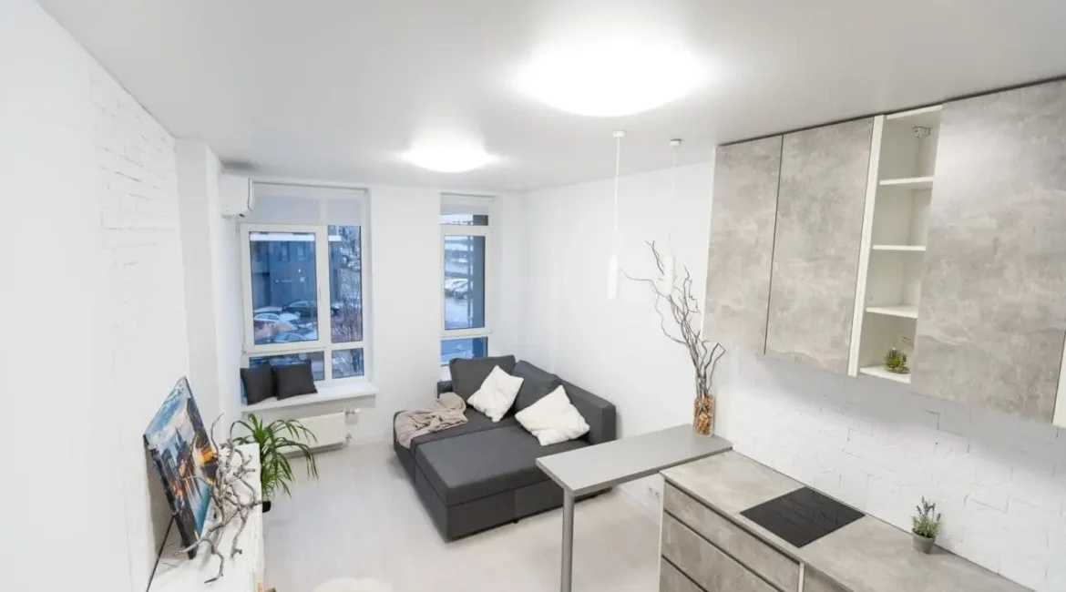Sala com iluminação LED moderna e ambiente aconchegante