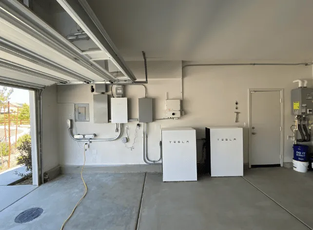 Espaço reservado para estação Tesla na garagem residencial