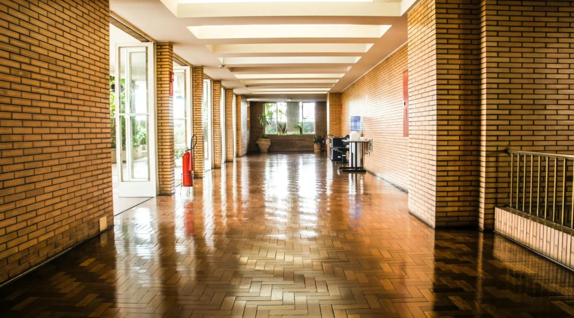 Iluminação LED em sala de aula escolar