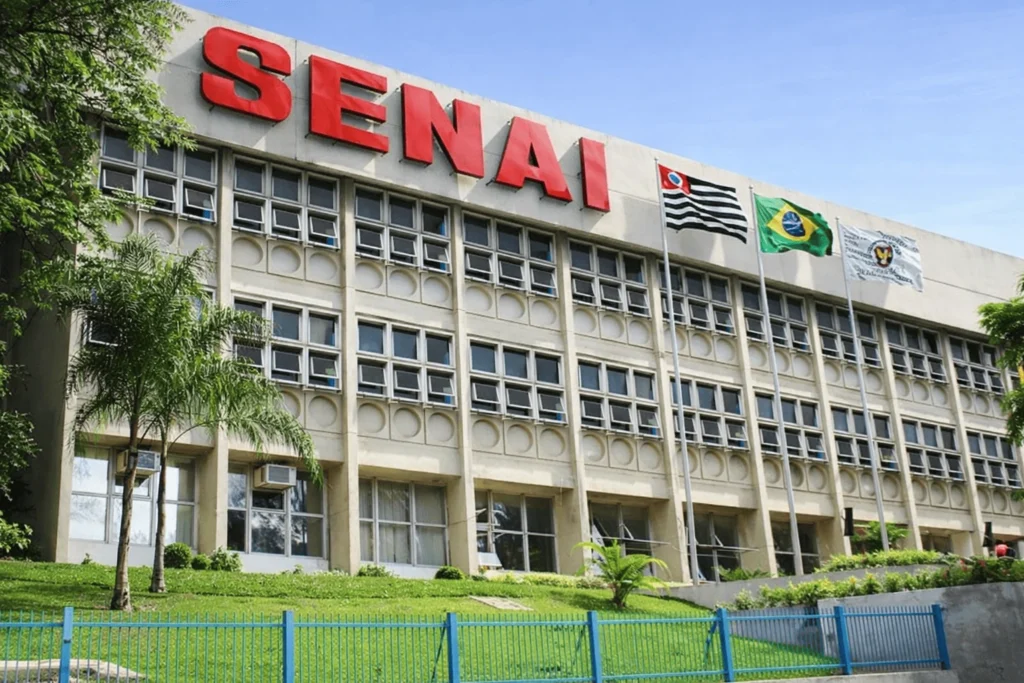 Treinamento no SENAI em São Paulo sobre painel elétrico