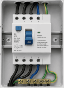 Painel elétrico com dispositivo DR instalado para proteção contra choques elétricos