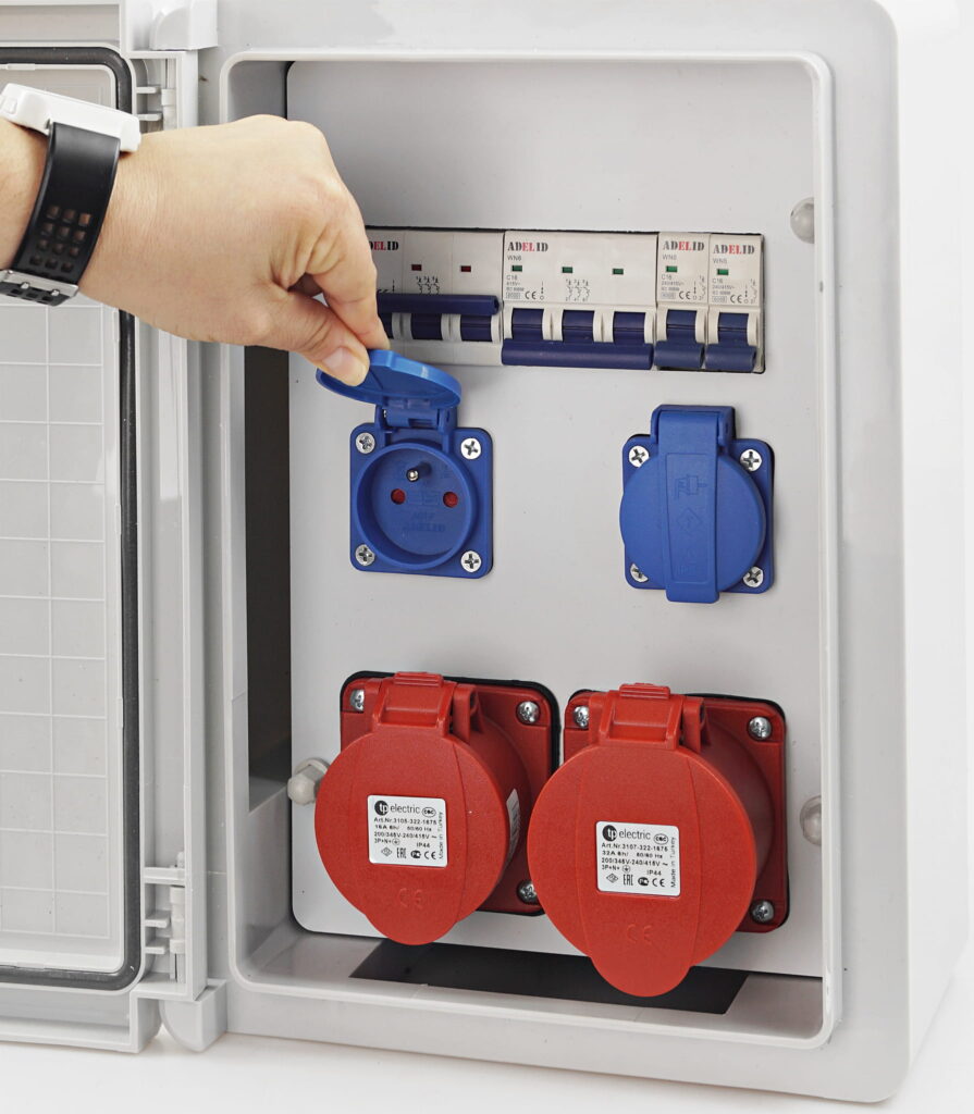 Equipamento portátil com tomadas e proteção elétrica integrada