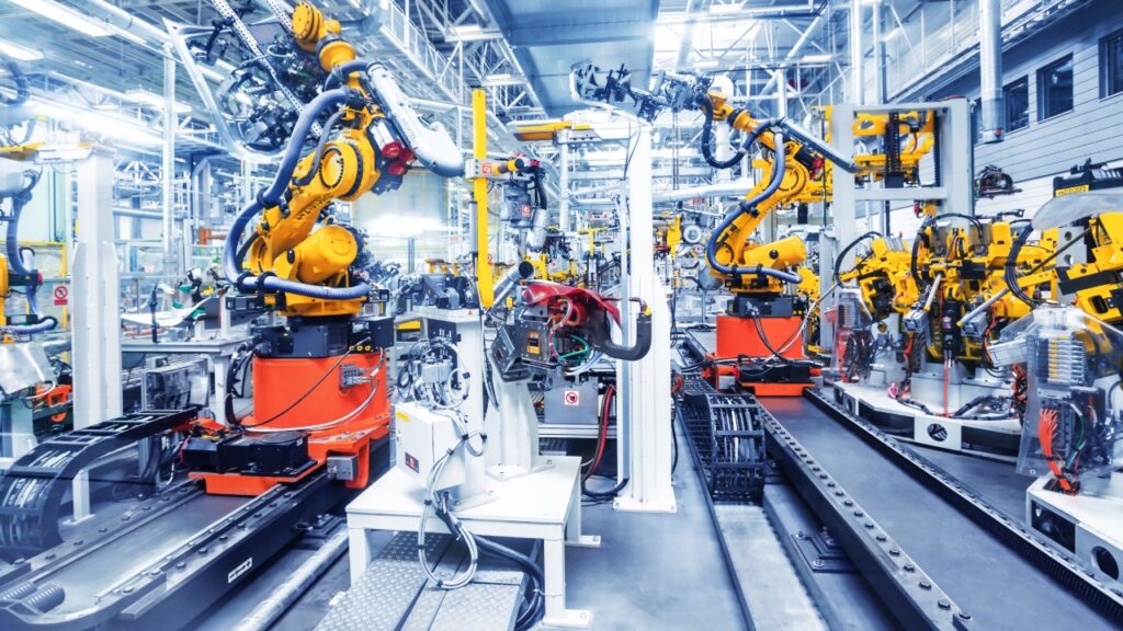Ambiente industrial com equipamentos em operação