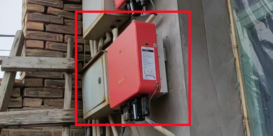Inversor solar utilizado para converter a energia gerada pelos painéis fotovoltaicos